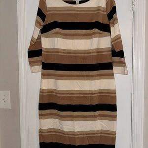 Knee length, quarter sleeve semi formal dress